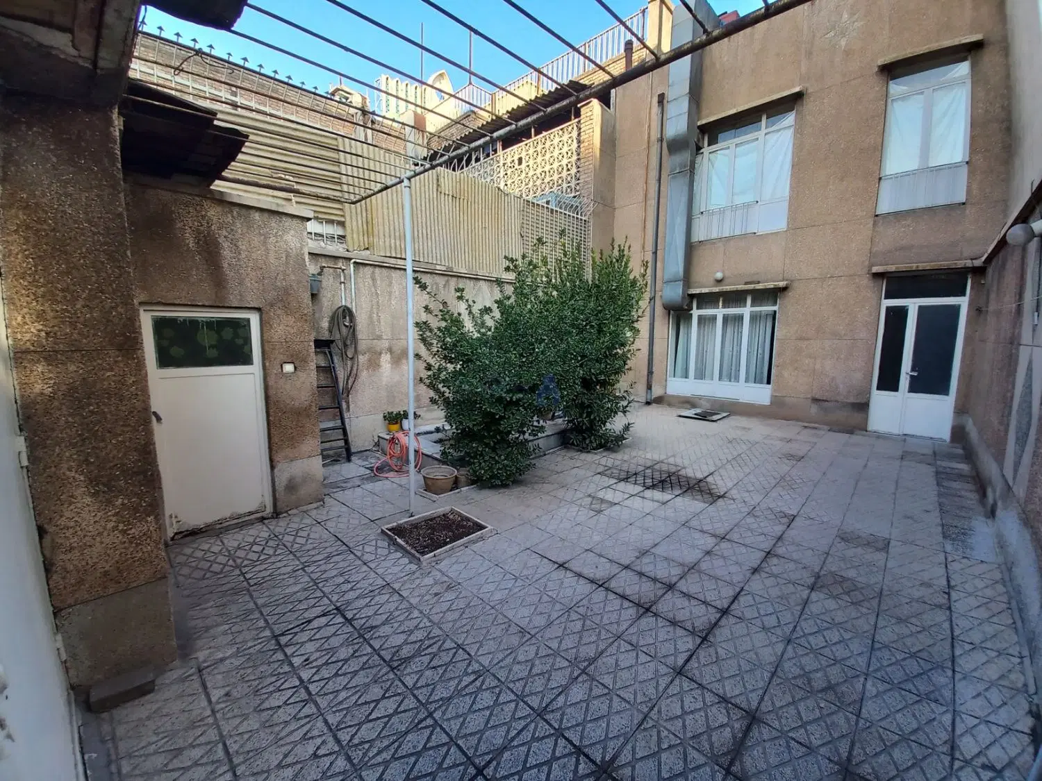۱۲۵ متر کلنگی بر۱۰ متر جنوب شرقی معاوضه