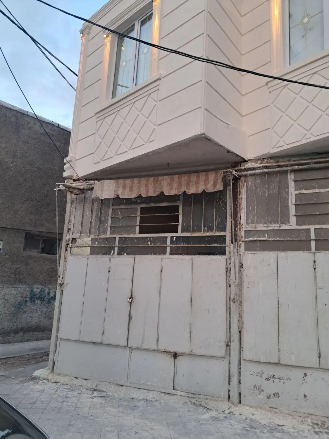 مغازه برخیابان شهیدقاضی