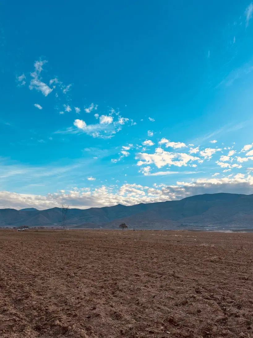 زمین حاجی اباد ۲۲۰ متر داخل طرح مسکونی بر کوچه