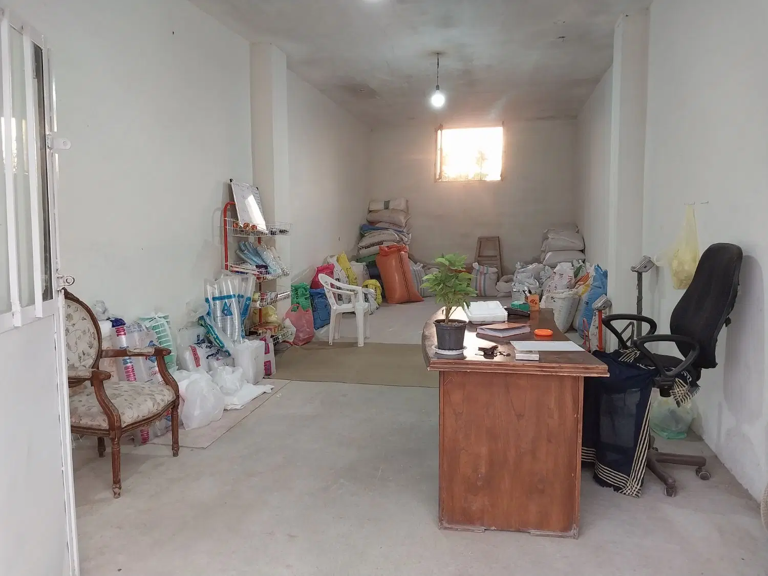 فروش مغازه ۴۹ متری سر محل جنب نانوایی