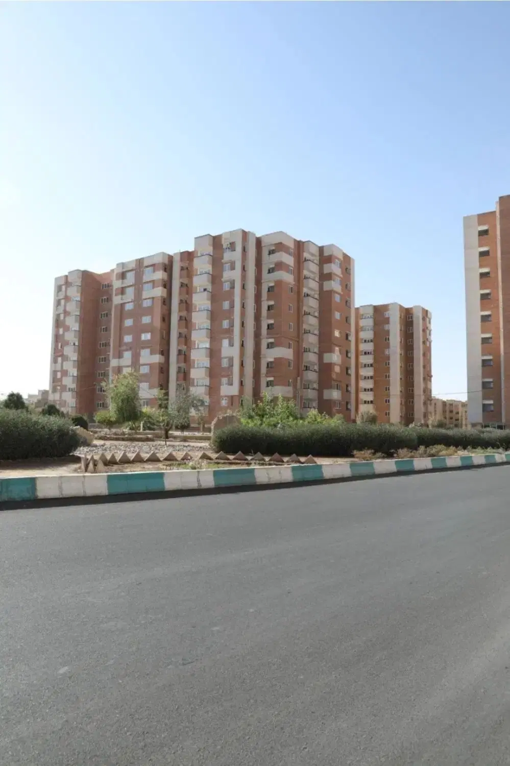 آپارتمان ۱۰۰ متری اندیشه آزادشهر