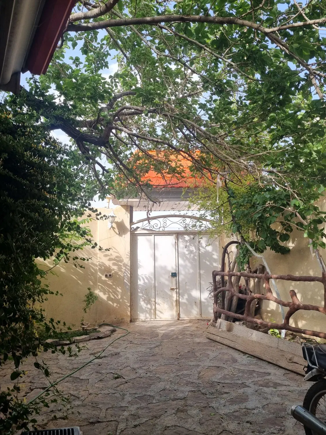 خونه در روستای وشاره  خوش اب وهوا قلب روستا