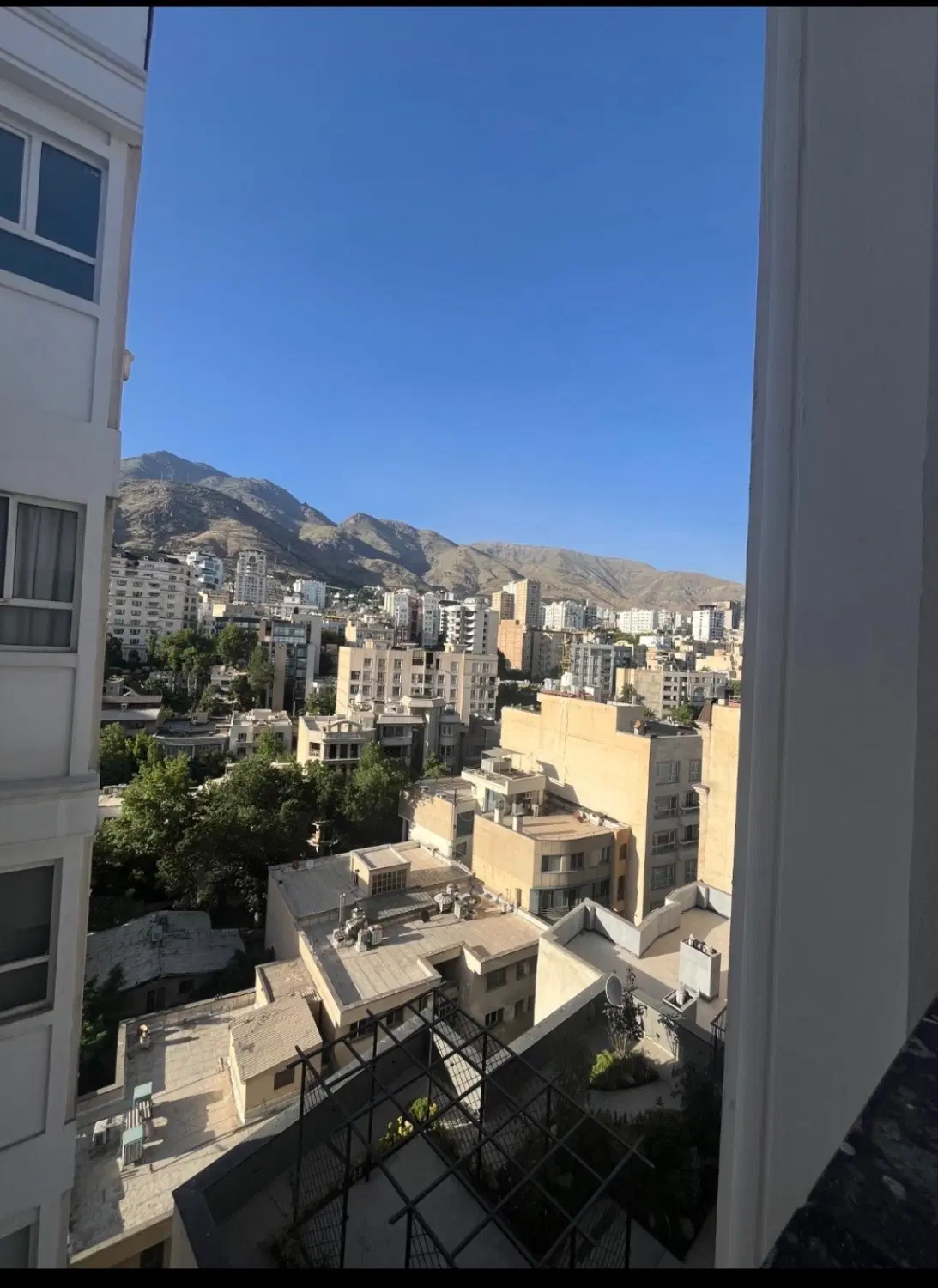 واحد۲۵۰متری در برج باغ اندرزگو