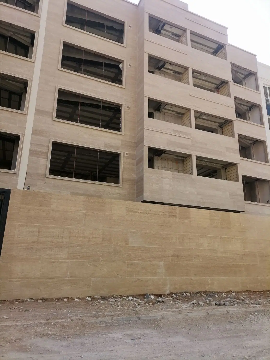 آپارتمان سه خواب اقتصادی