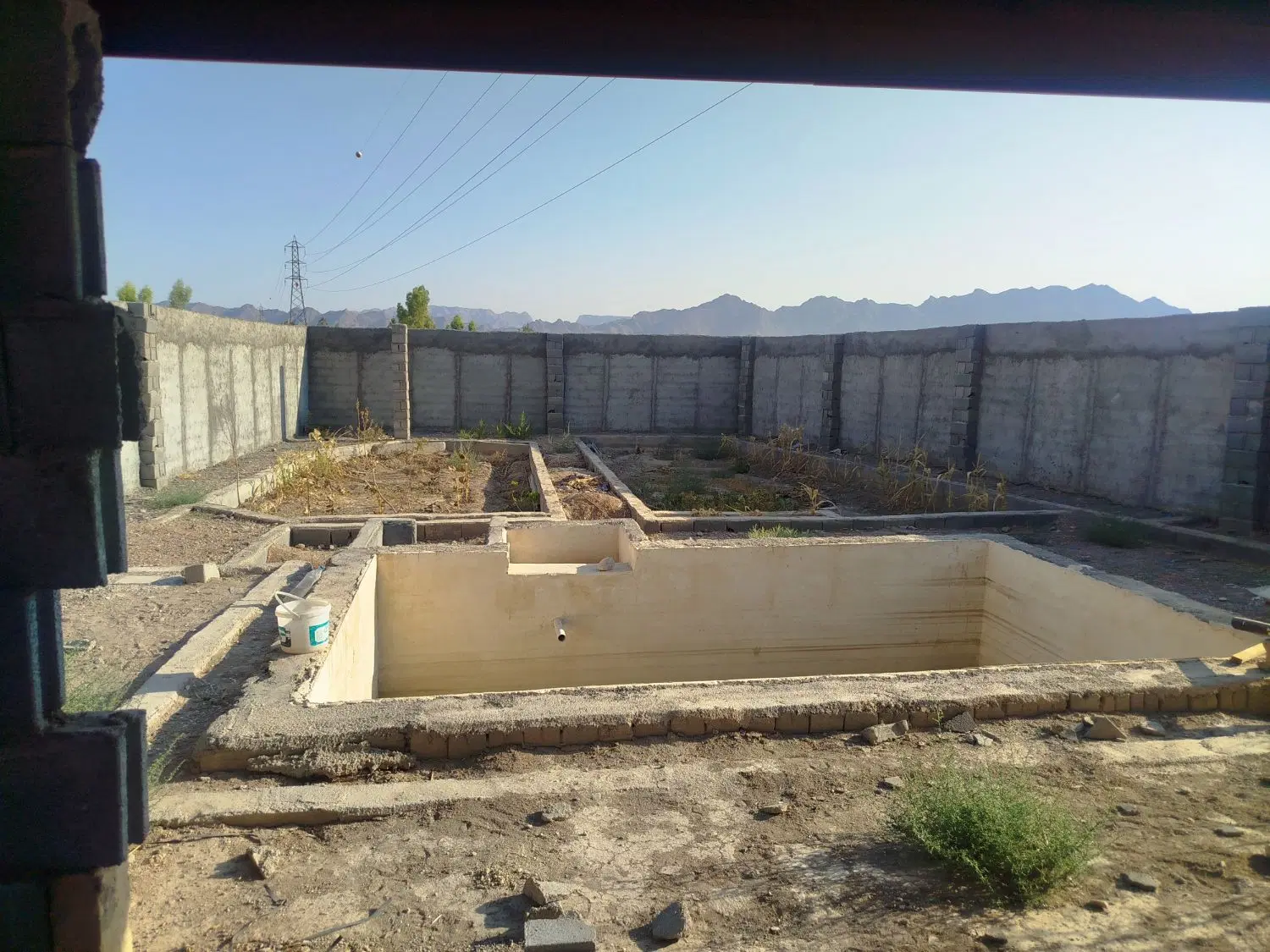 باغ نیمه کاره