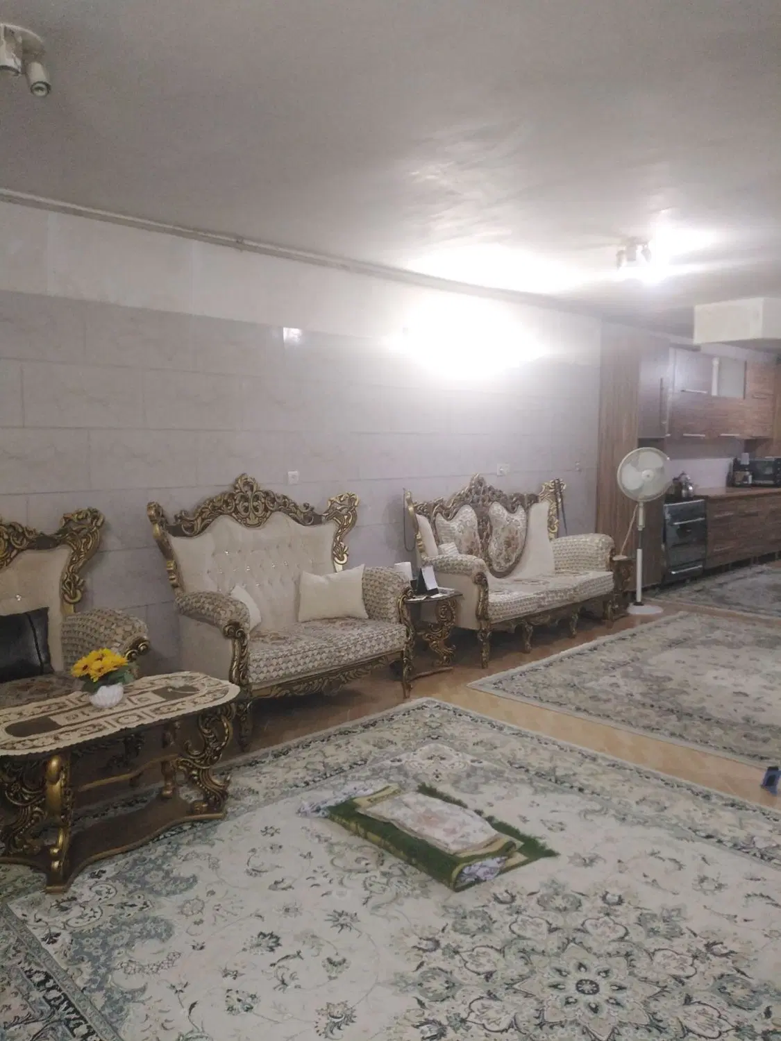 ملک تجاری_مسکونی  - 110 متر + 25 مترحیاط در اختیار