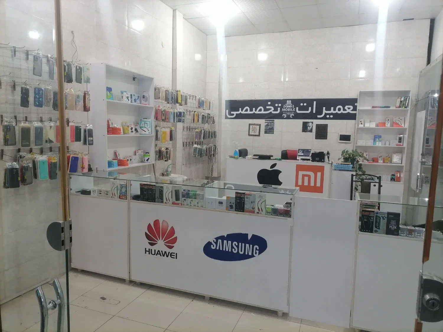 واگذاری وسایل دکور و اجناس موبایلی