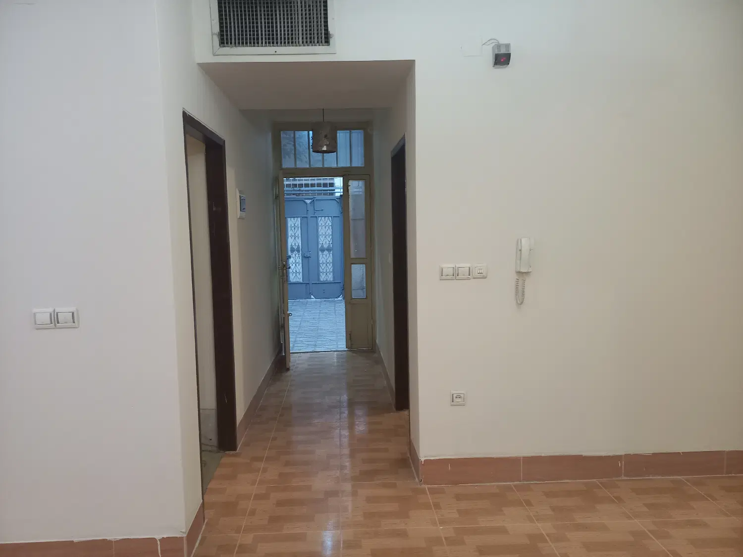 رهن کامل منزل سه خواب ویلایی مستقل در بلوارگلستان