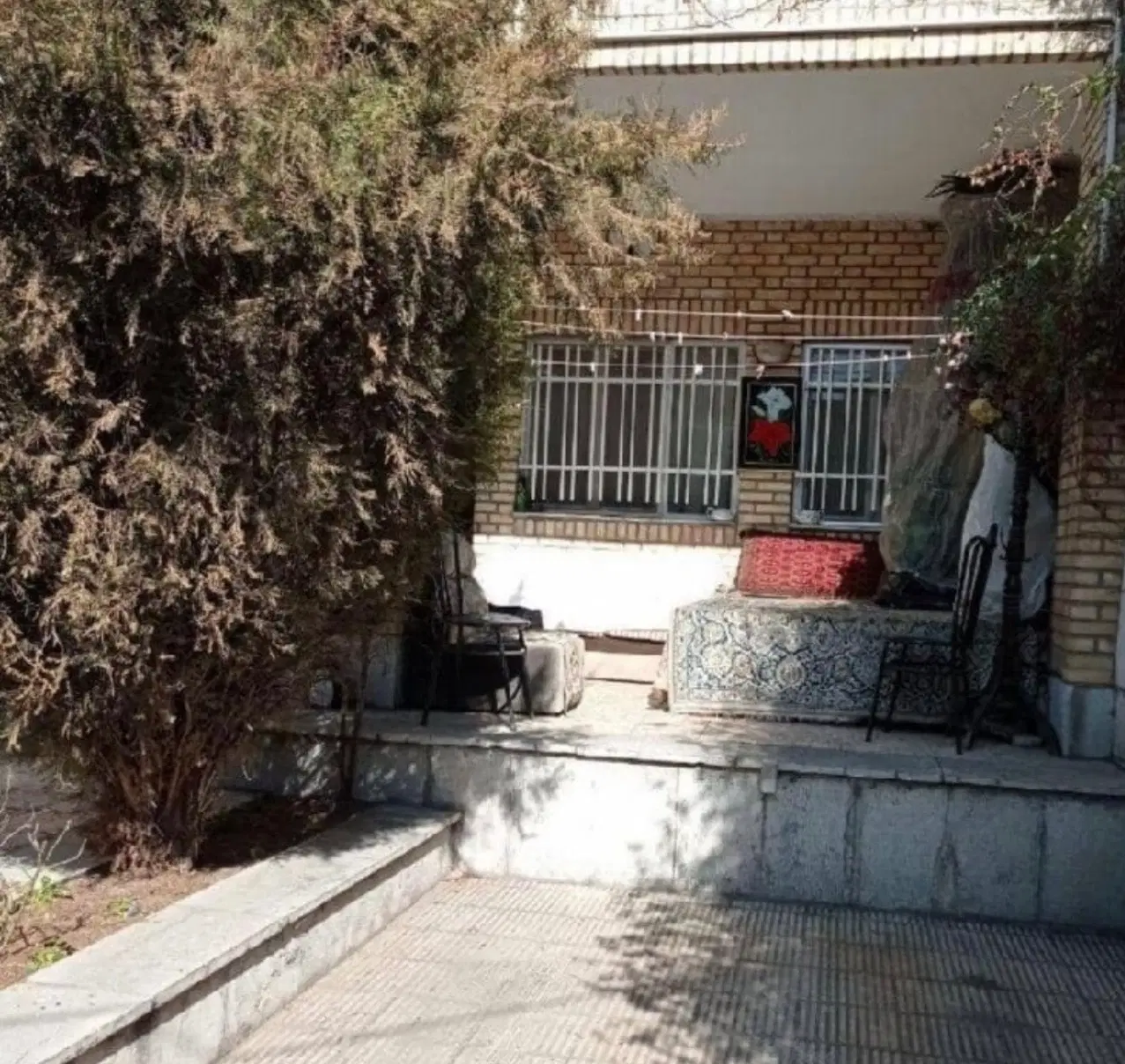 ملک دو طبقه نیم دربست حیاطی