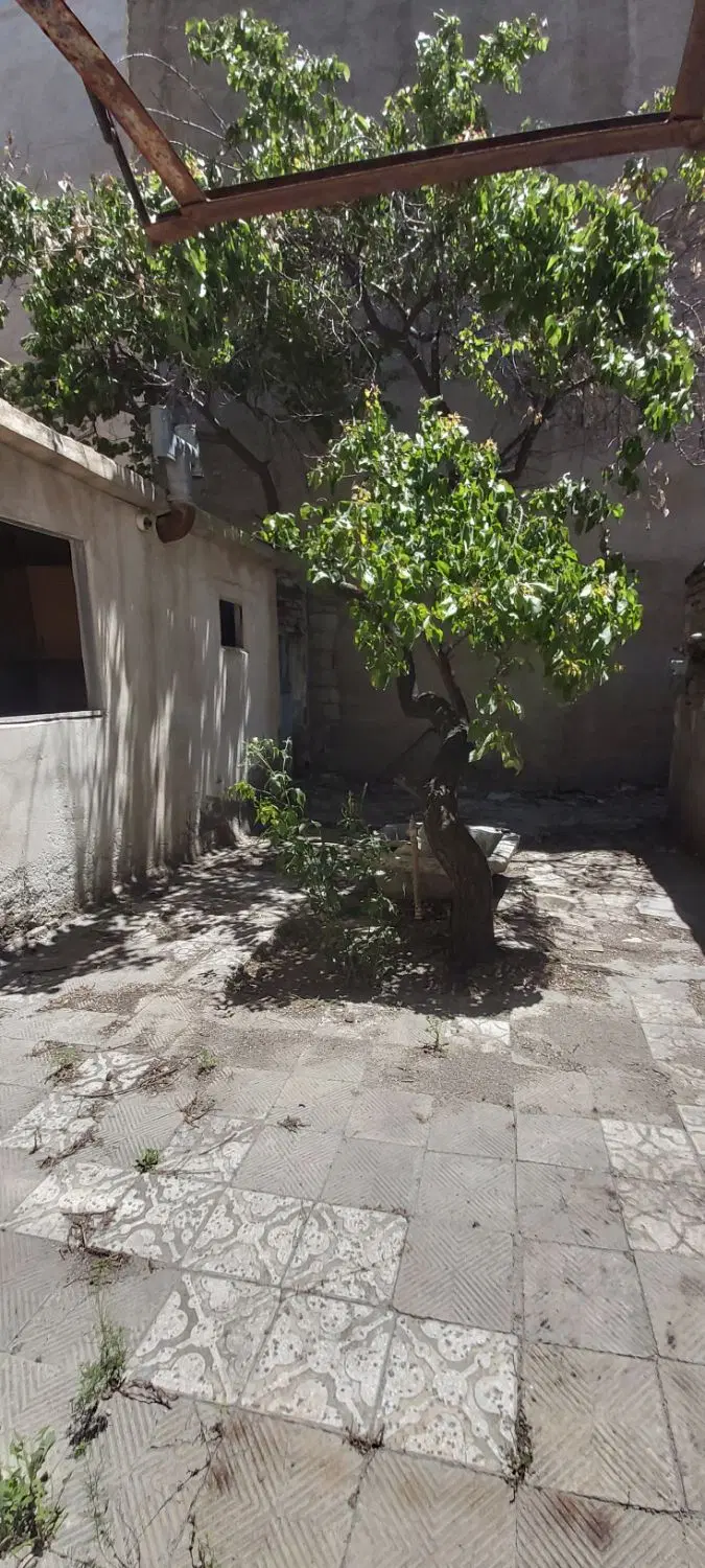 ملک کلنگی ۹۰ متر حافظ
