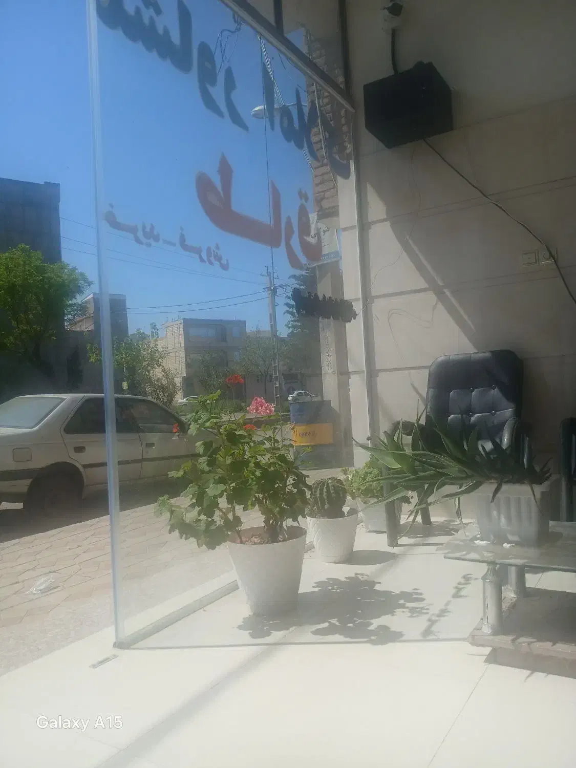 طبقه دوم از  ۳طبقه ورودی مشترک روبروی کلانتری ۱۲