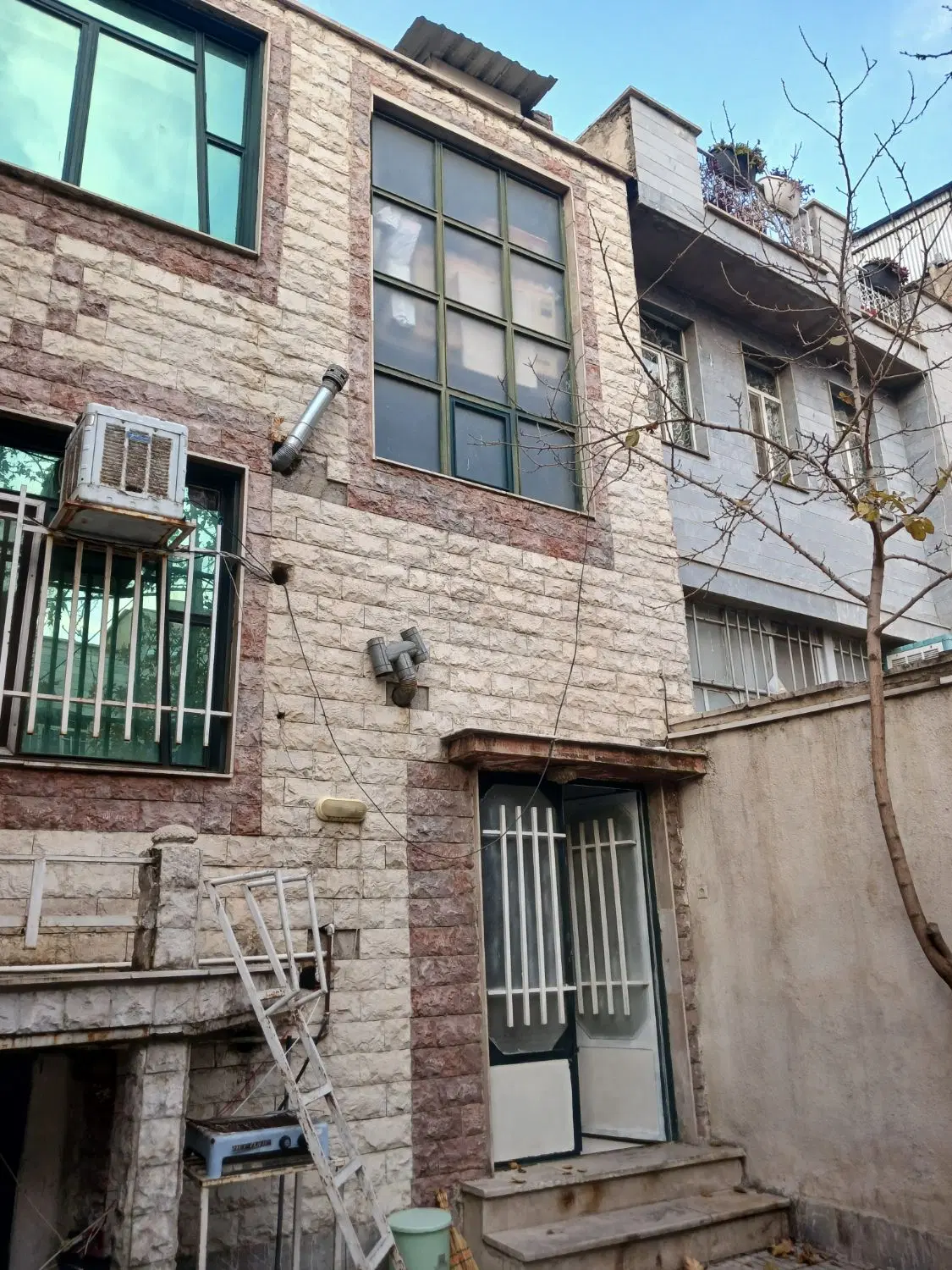 اجاره یک خانه ویلایی (پرسنلی، کارگری)