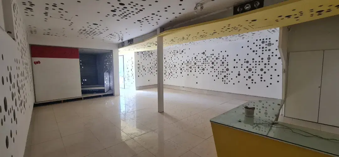 اجاره و فروش مغازه ۱۰۰ متری رهنان