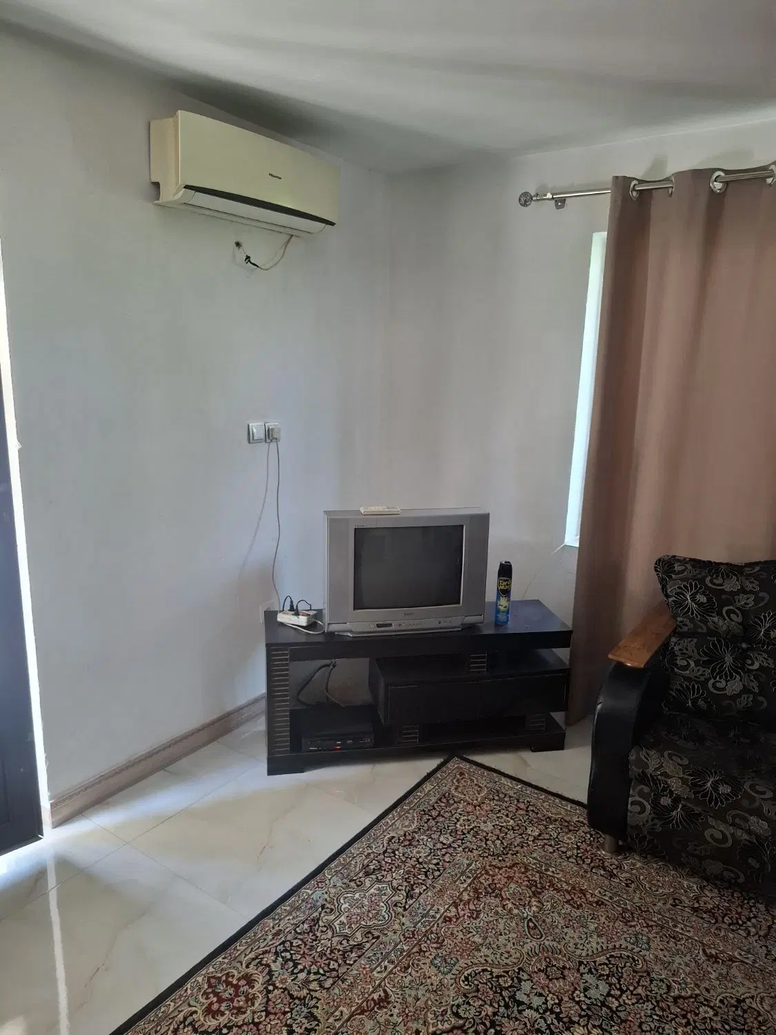 زمین 410متری دارای ساختمان قابل سکونت