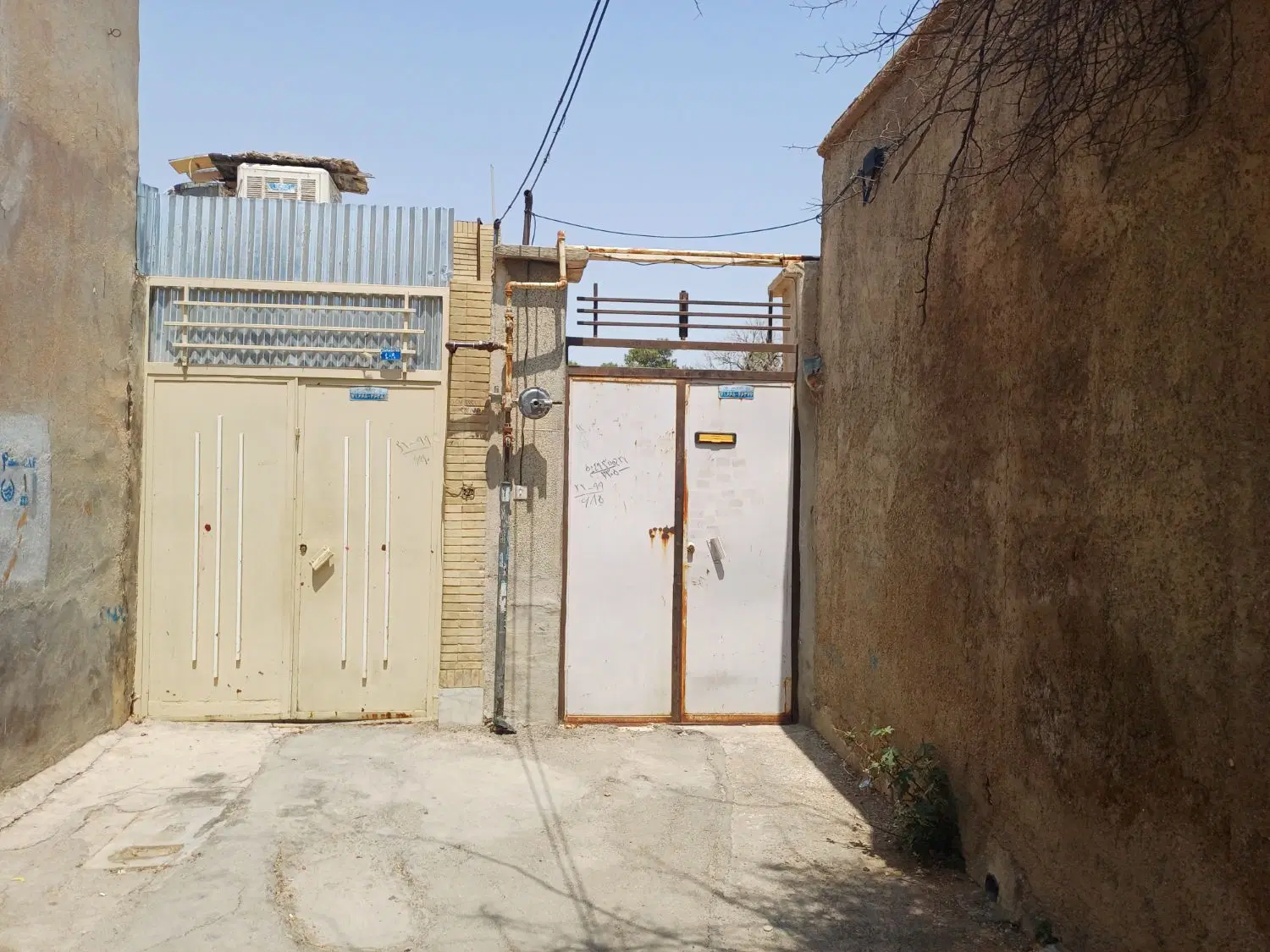 منزل ۲۰۰ متری