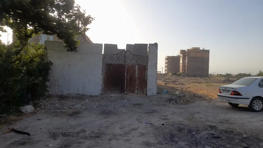 چهاردیواری ۲۰۰ متر بر میدان ولیعصر