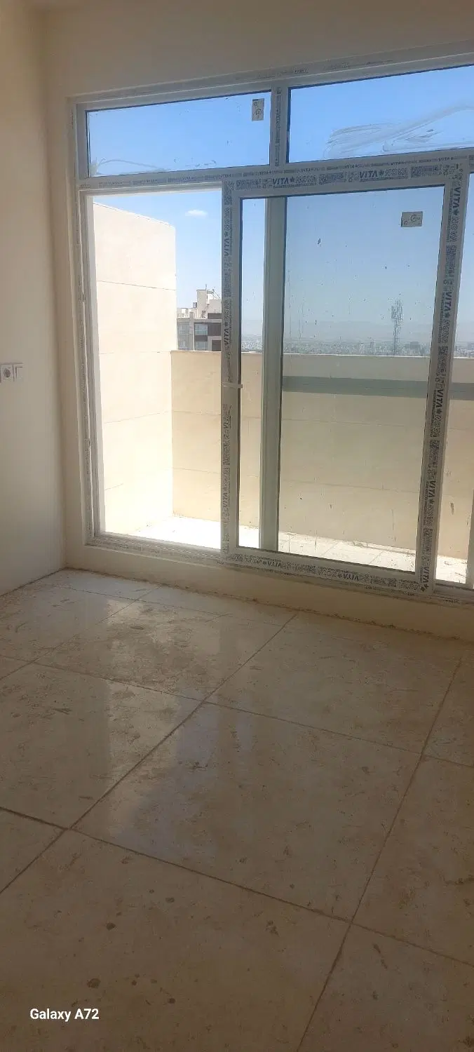 ۱۰۰۰ متری با پروانه وکیل اباد