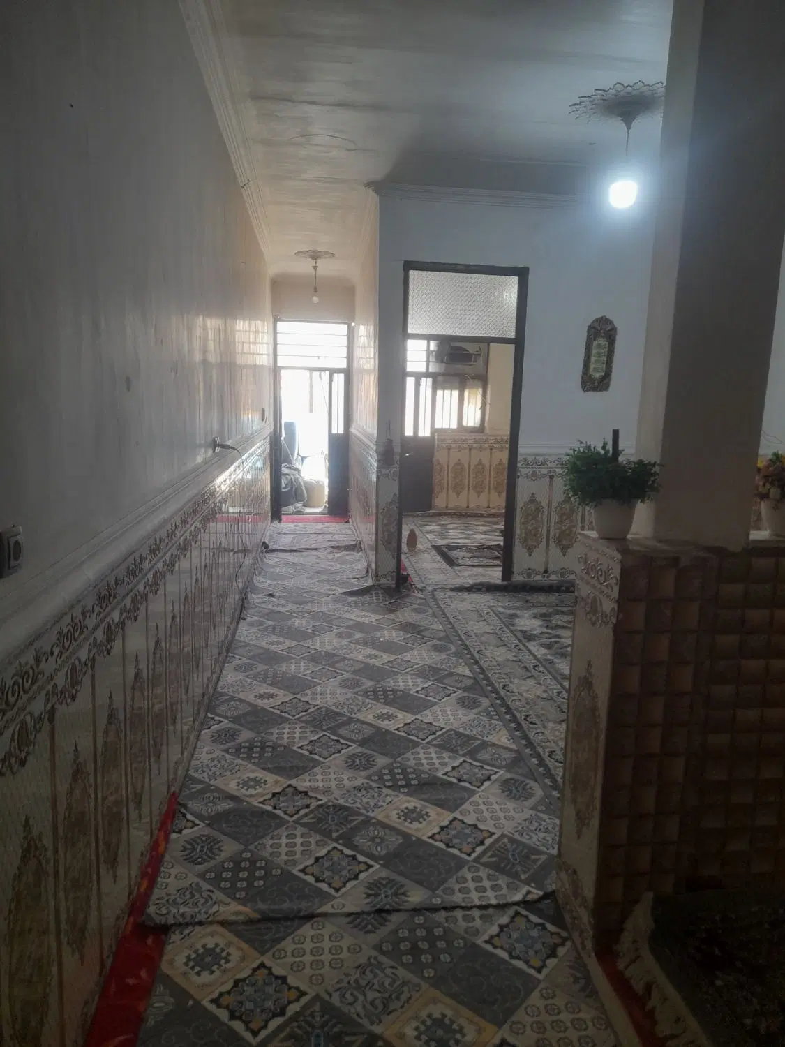 سلام بردارن خواهشان الکی مزاحم نشید خانه فروشی است