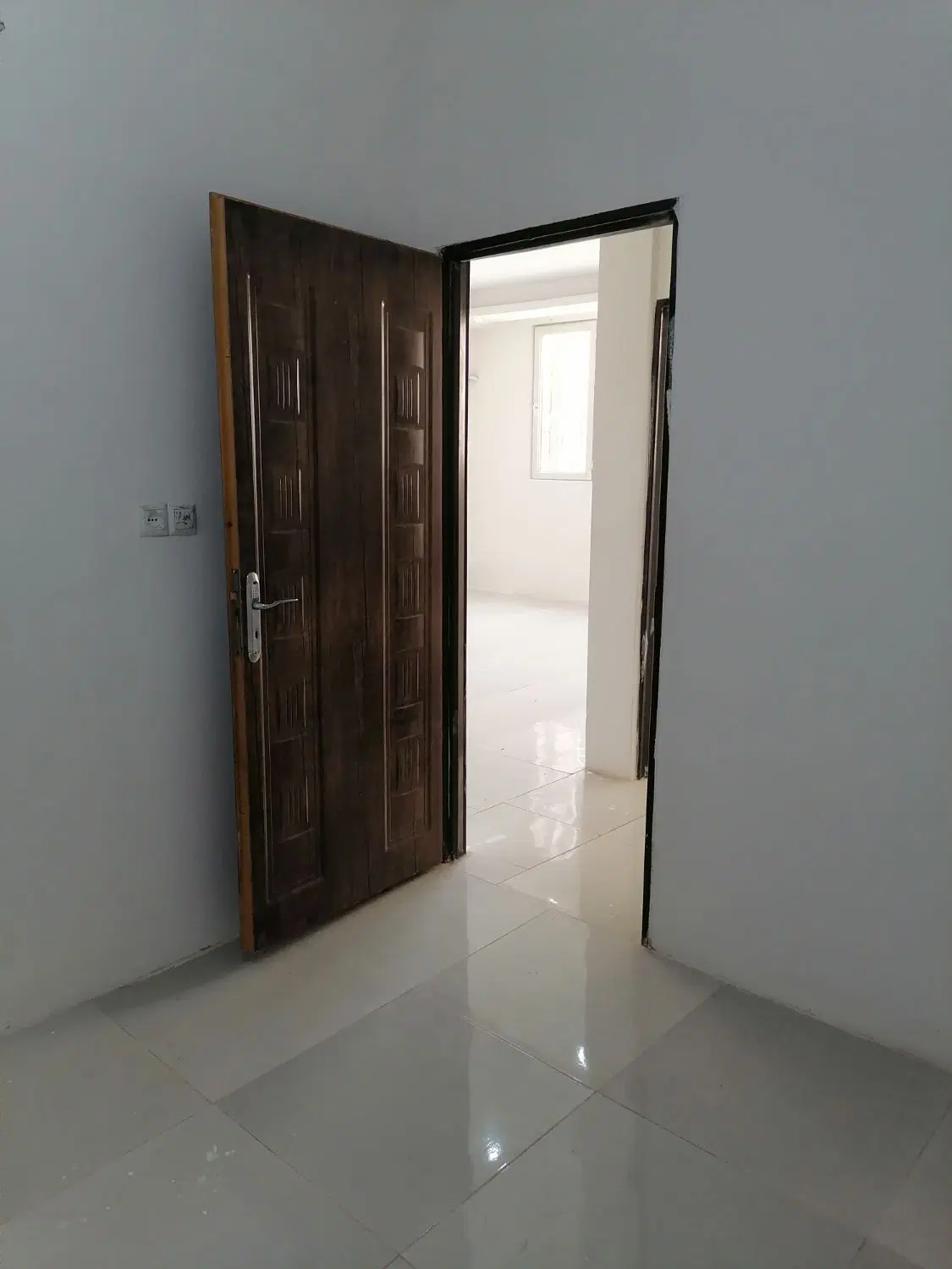 آپارتمان ۱۰۰متر۲خواب طبقه یک پارکینگ آسانسور
