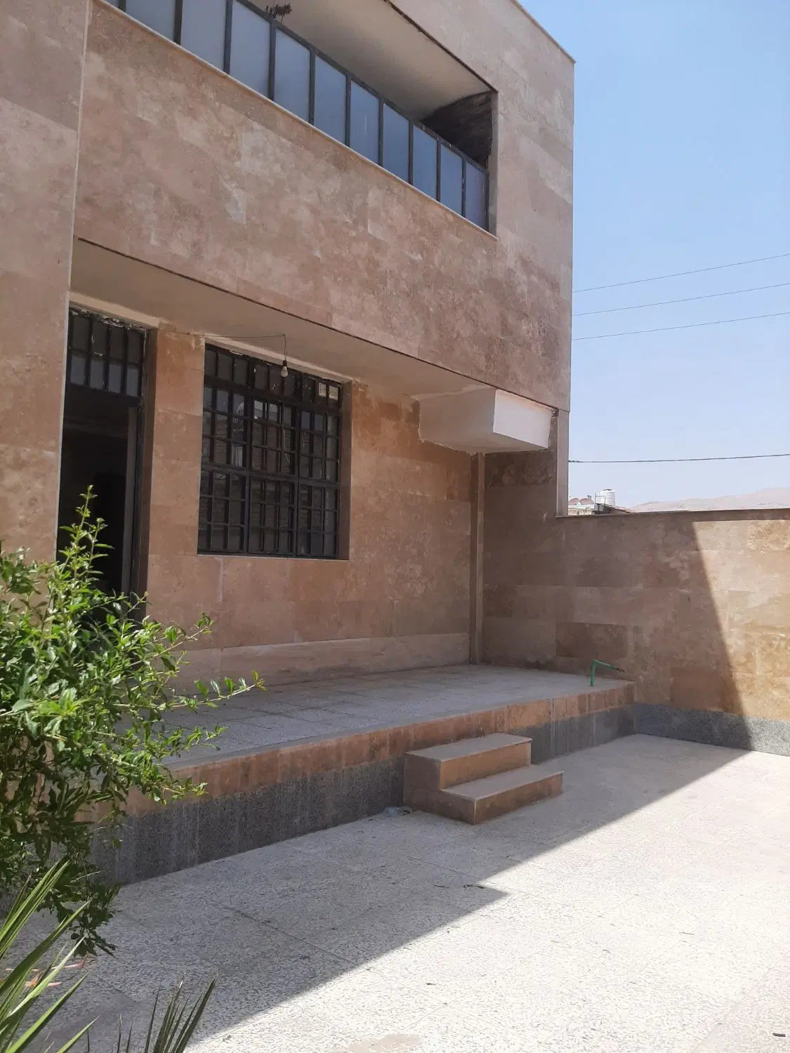 منزل دوطبق آخر بلوار صادقیه مهرگان