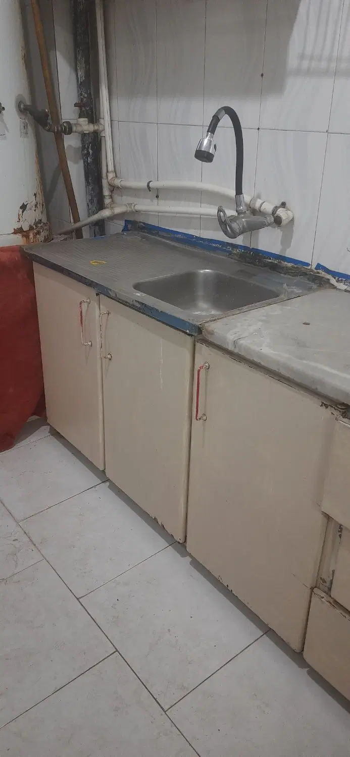 طبقه همکف ارزنان کوچه بهارآزادی بنفشه دوم
