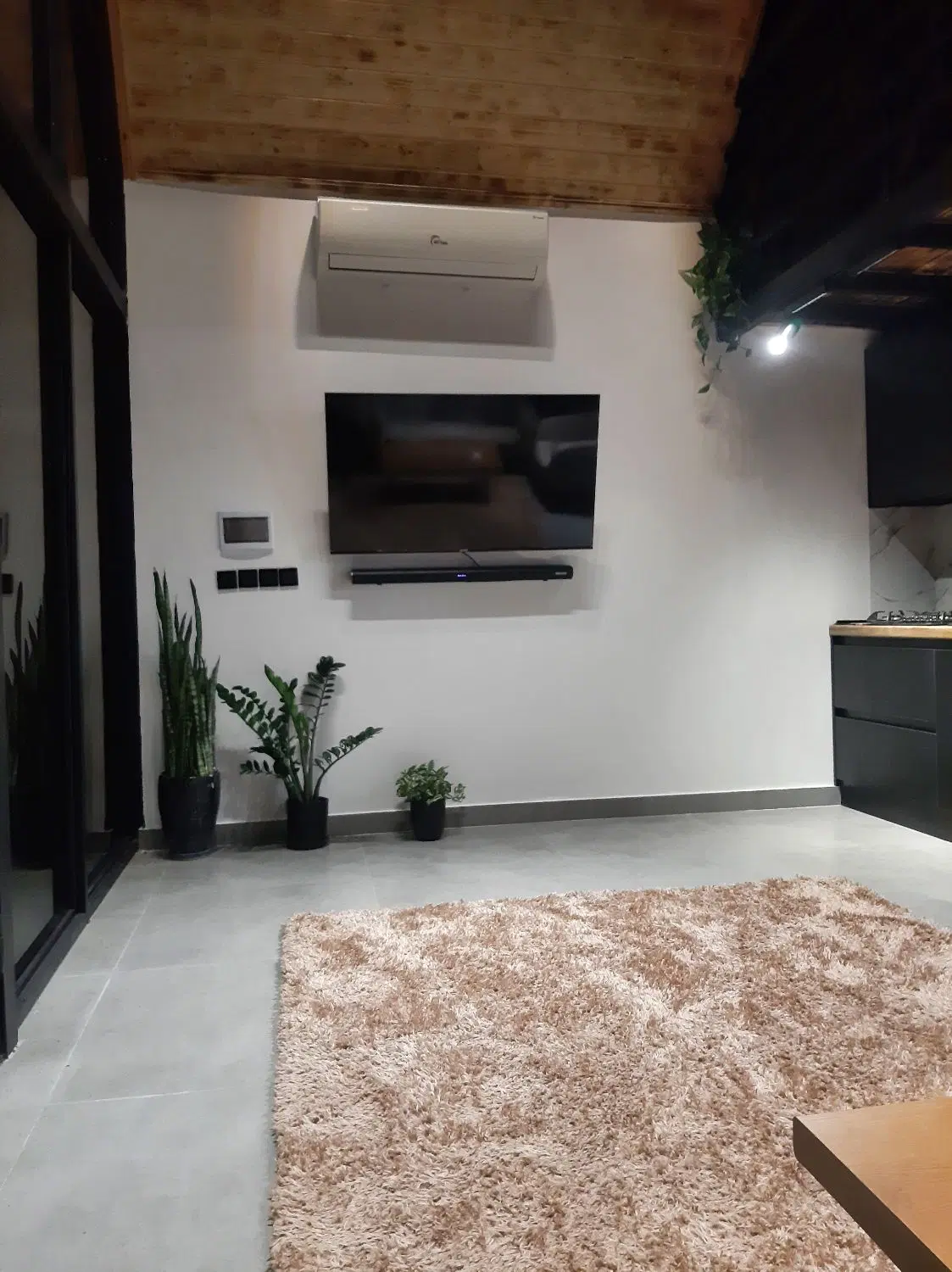 ویلا سویسی شیشه ای نو ساز