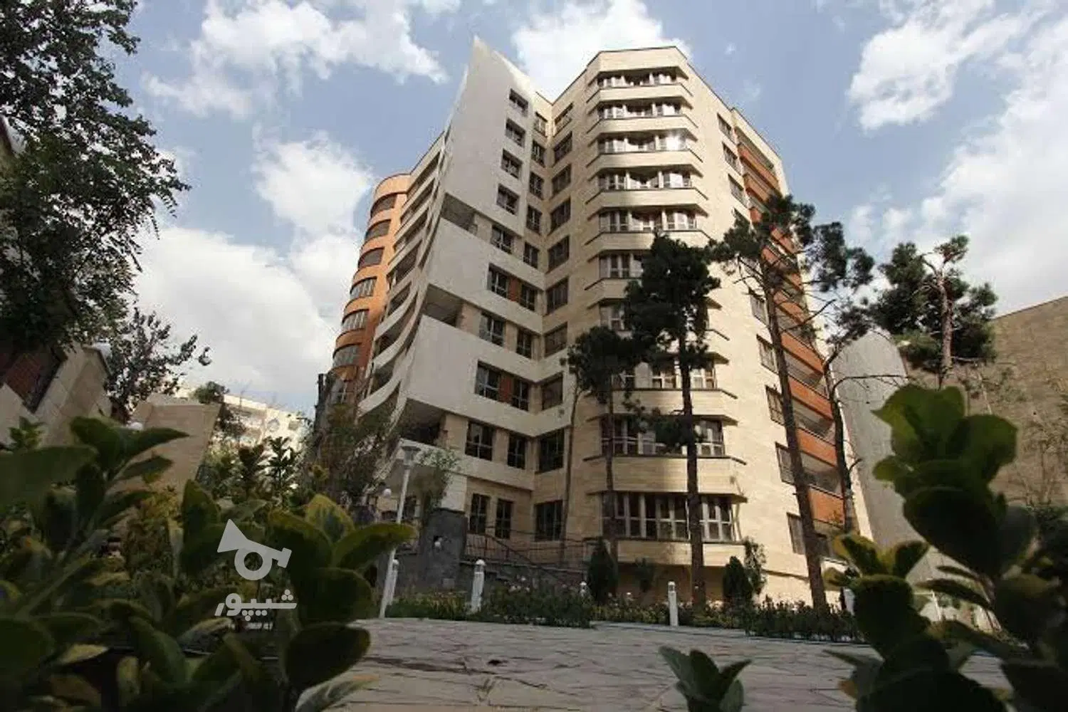 جام جم 83 متری