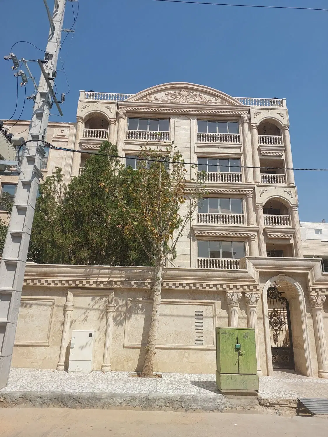 ۶۵۰مترزمین تجاری اداری شیرازتاپ لوکیشن