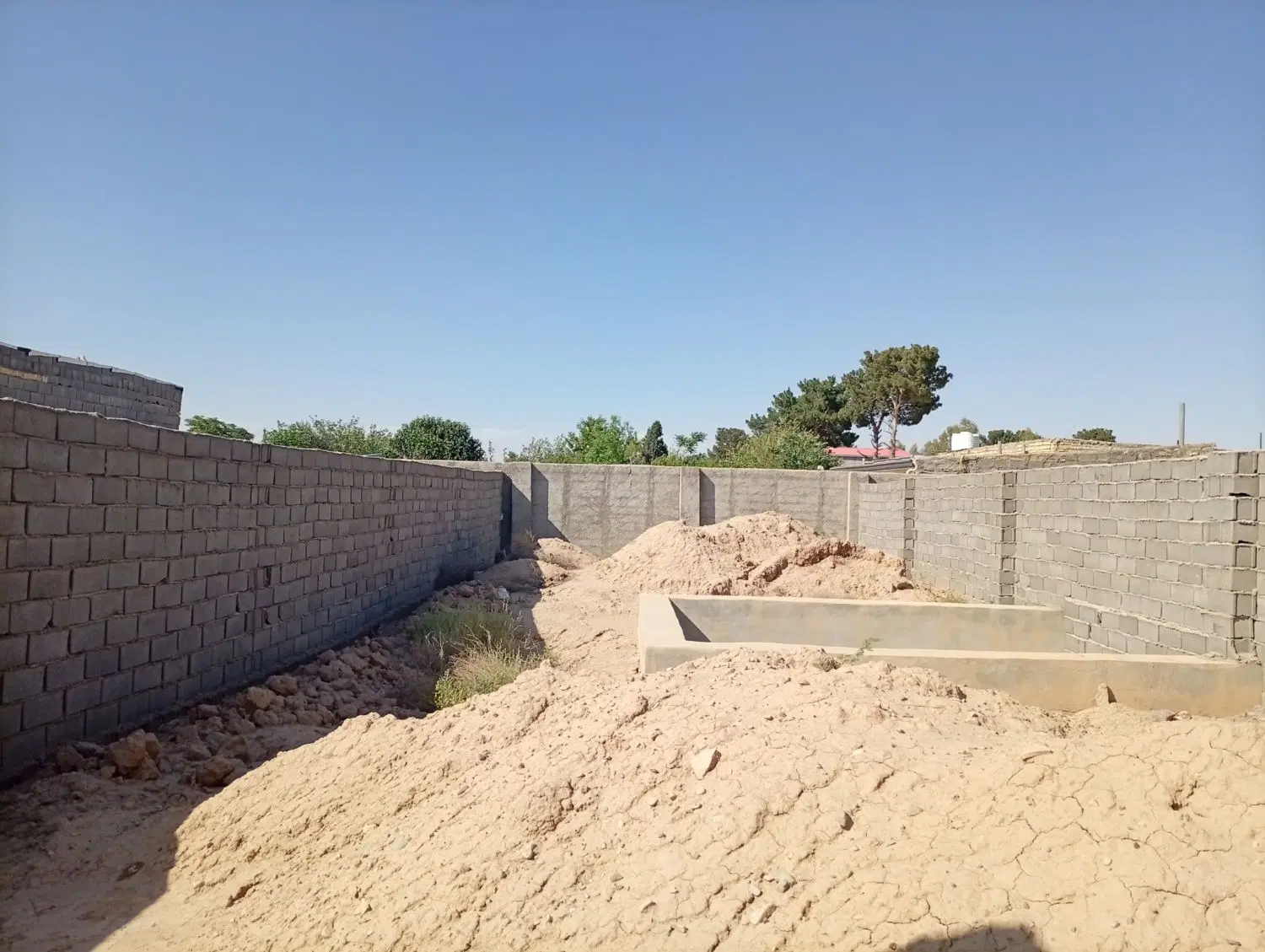 دو قطعه چهار دیواری واقع در ایجدان
