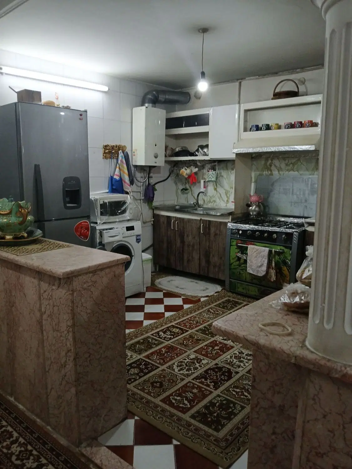 خانه طبقه همکف حیاط دار
