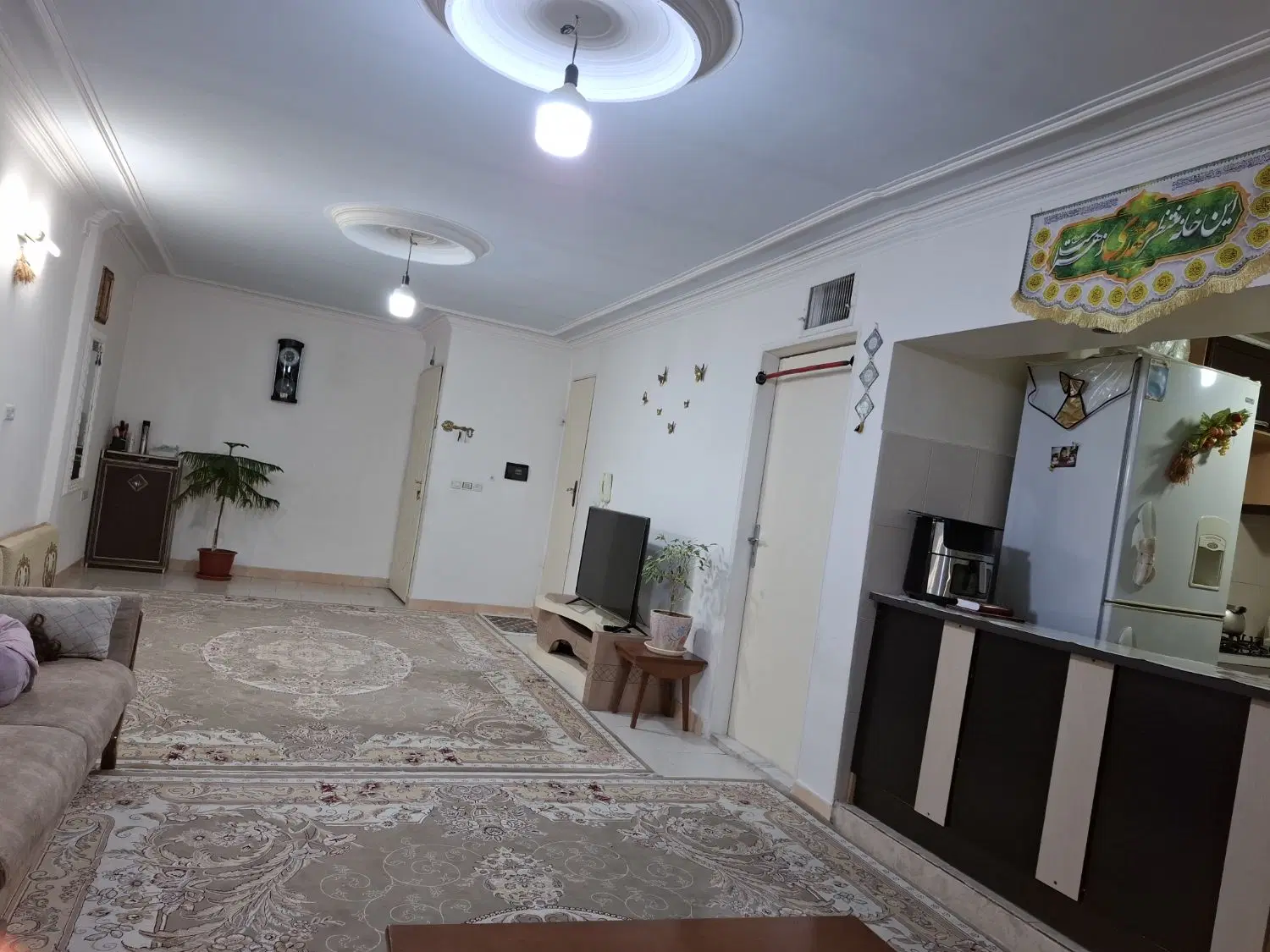 آپارتمان حدود ۶۵ متری با *پارکینگ* اختصاصی