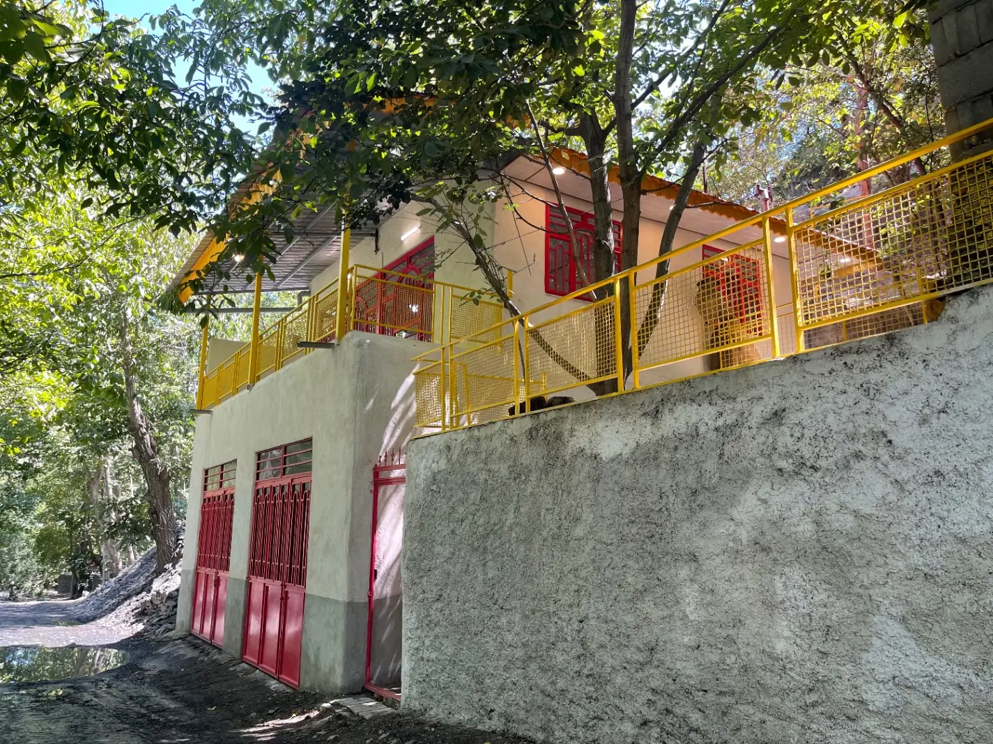 باغ در روستای ازغد منطقه گیچرو