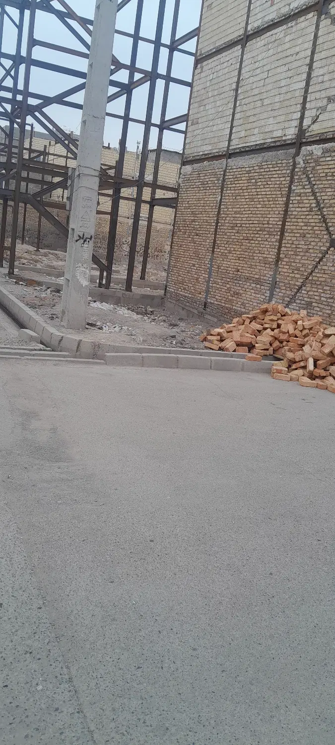 زمین‌۹۰متری‌دونبش‌