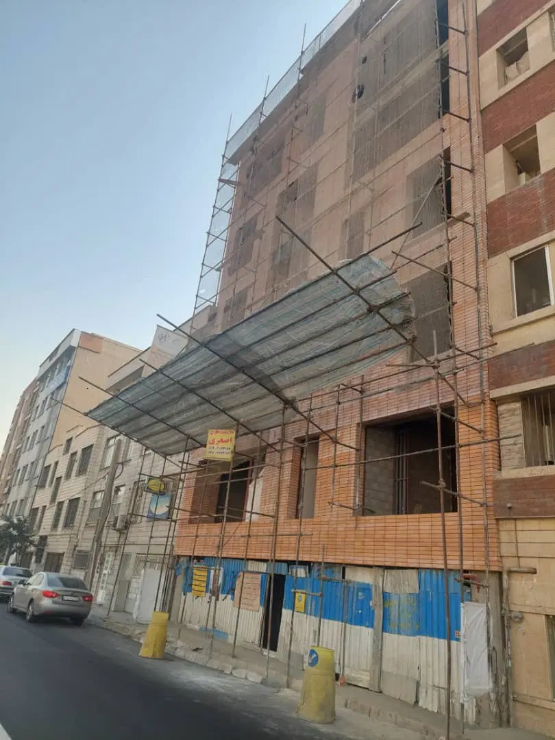 ۲۳۰ متر جنوبی