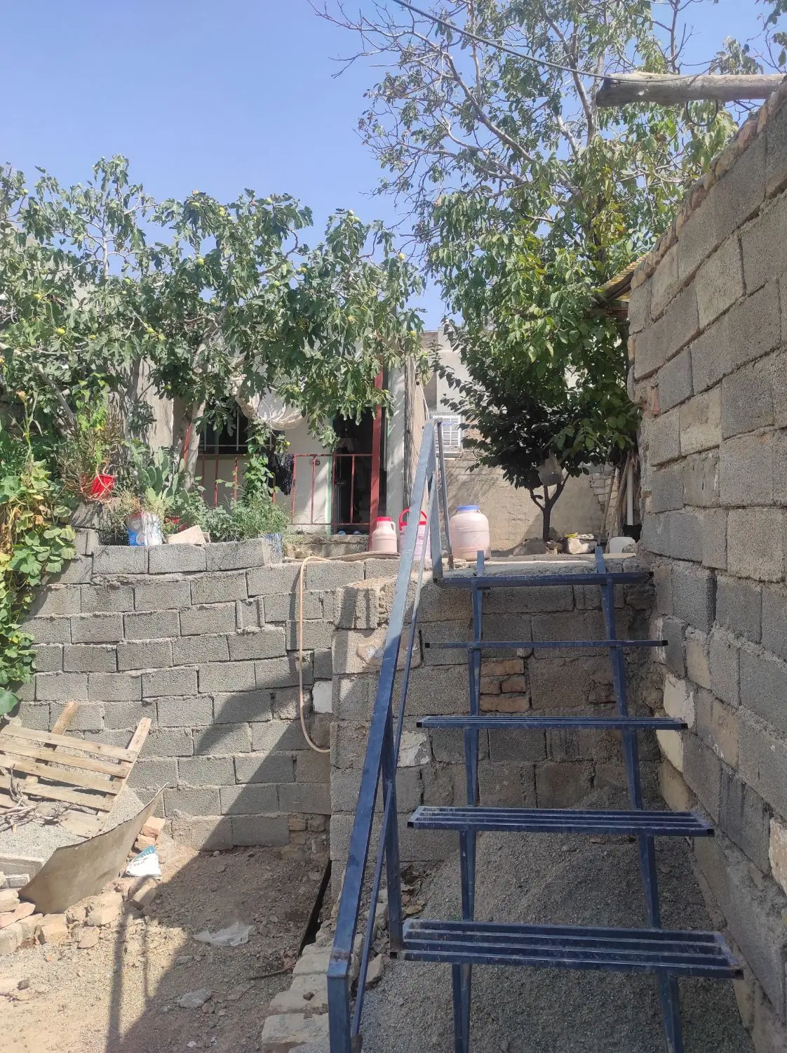 خانه ویلایی ۳۰۰ متری حصار خط چهارم