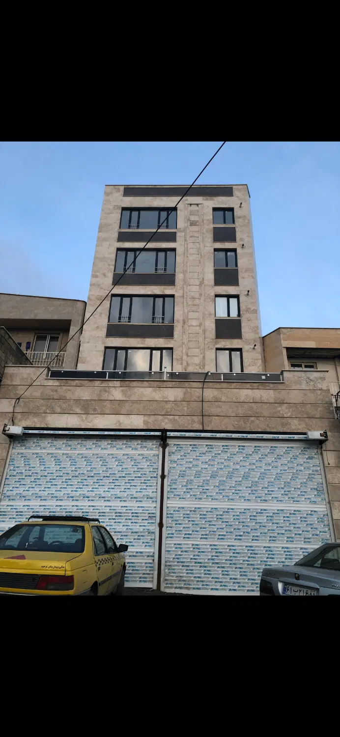 تجاری بر بلوار دکتر حسینی