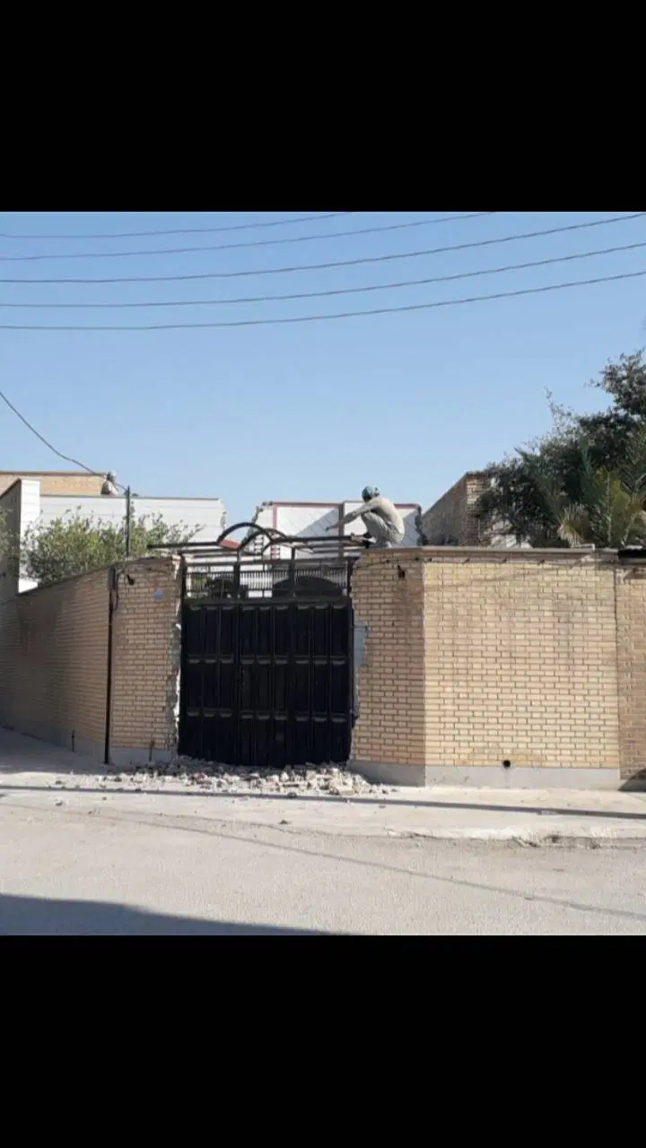 دو پلاک تجاری مجاورهم سه نبش خیابان ۲۰متری