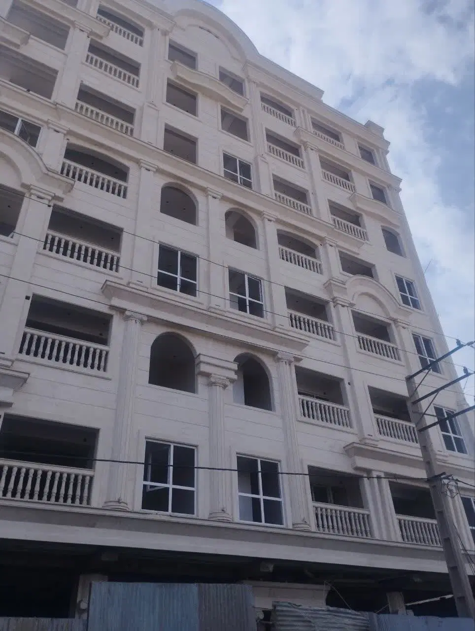 108 متر با پارکینگ خیابان تختی