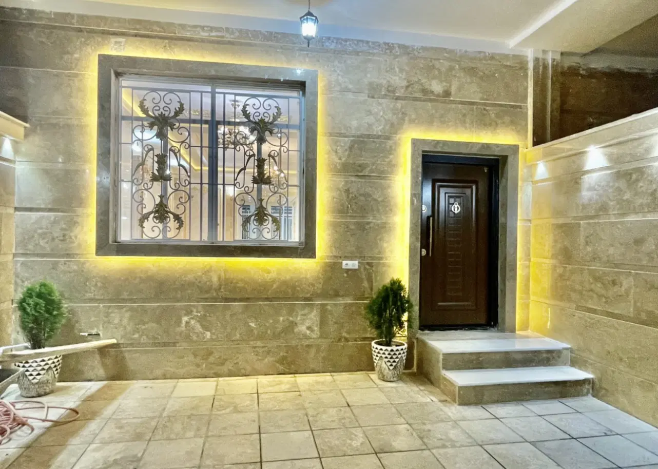 دوطبقه نوساز میرزااقاخان