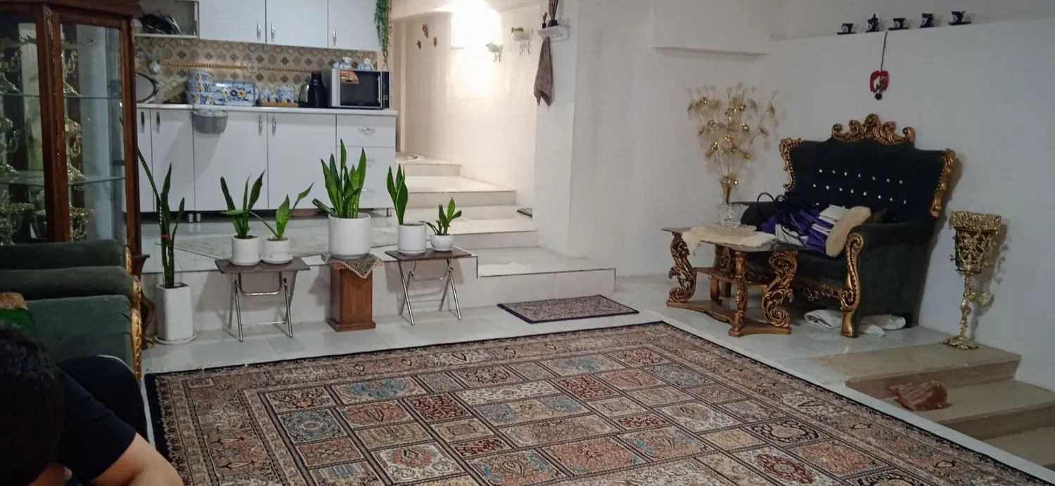 یک واحد مسکونی همکف 80متر