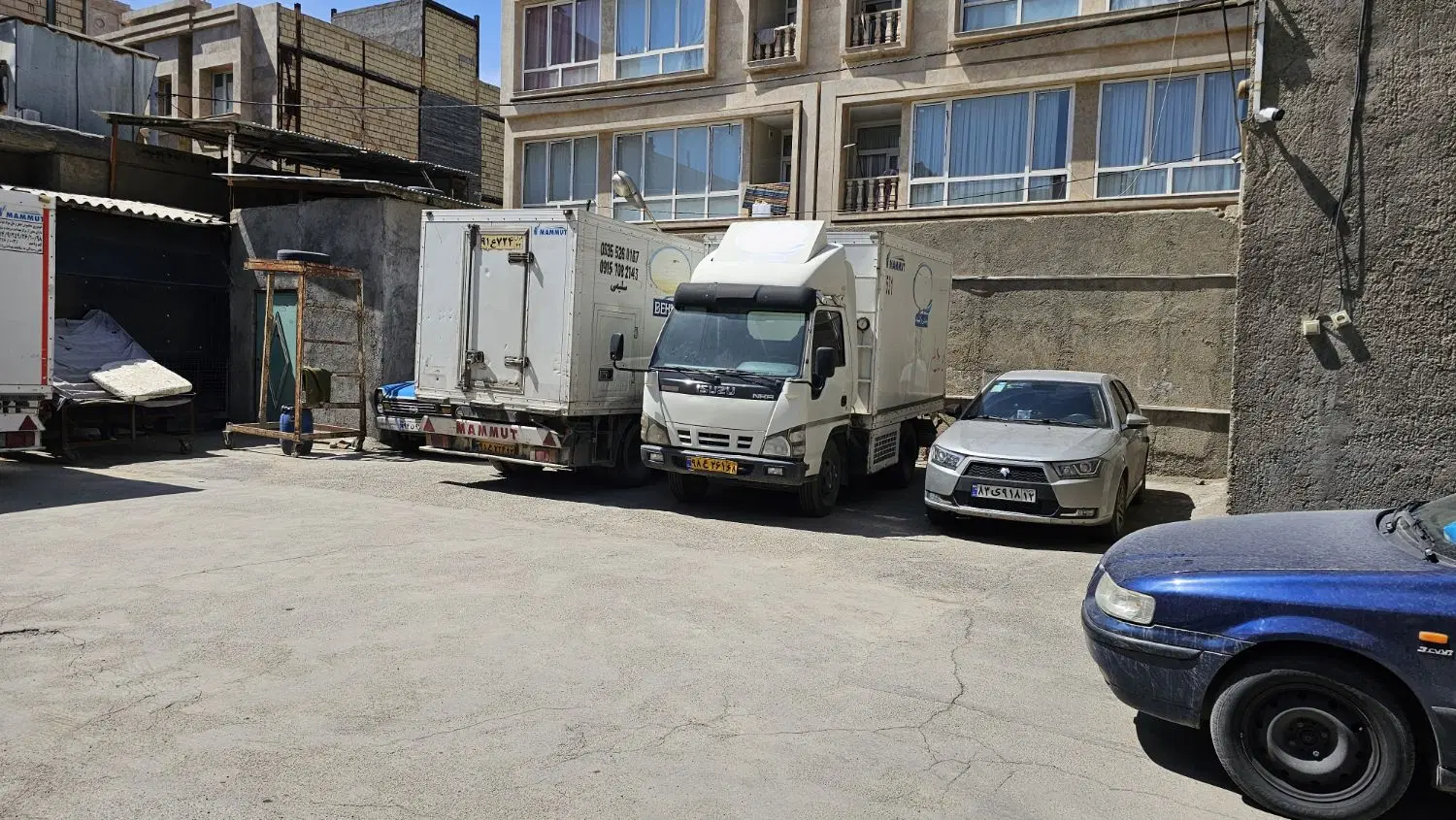 ملک و سردخانه فروشی با تمام امکانات