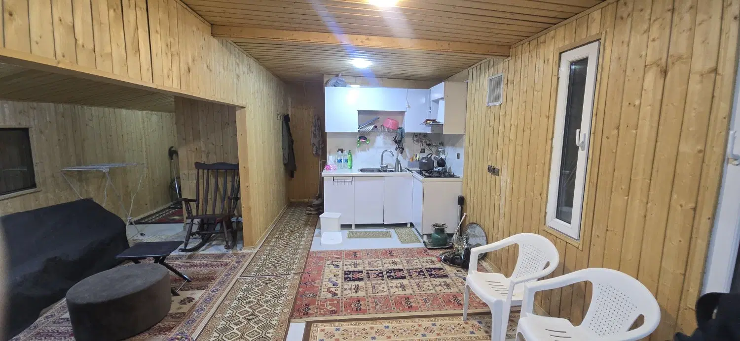 باغ به همراه بنا با درخت بادام