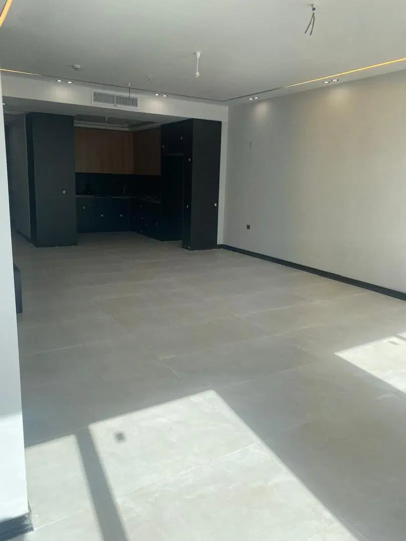 ۱۰۲متراپارتمان طبقه ۳