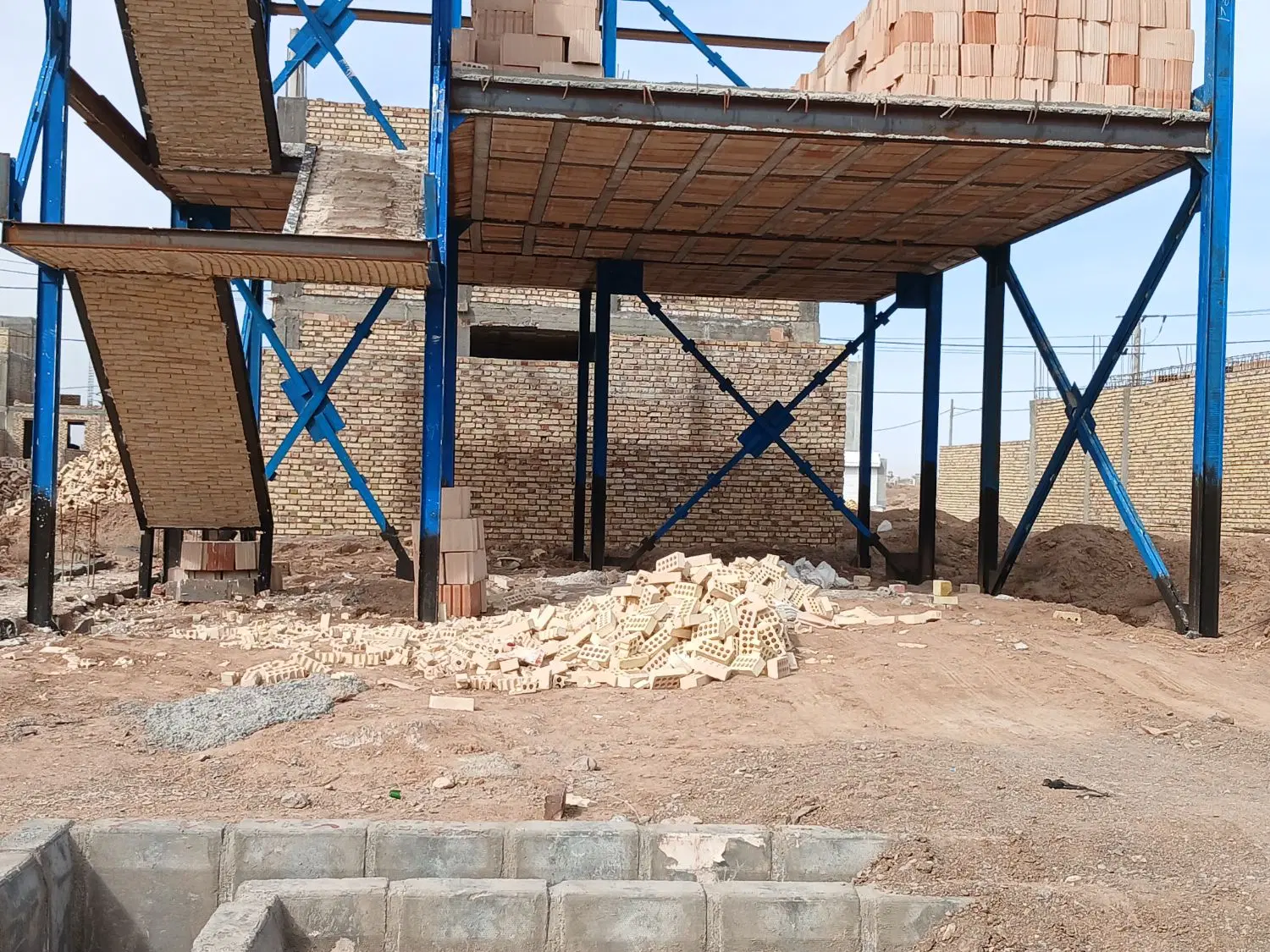 مسکن ملی باغسنگان . کنار کلانشهر