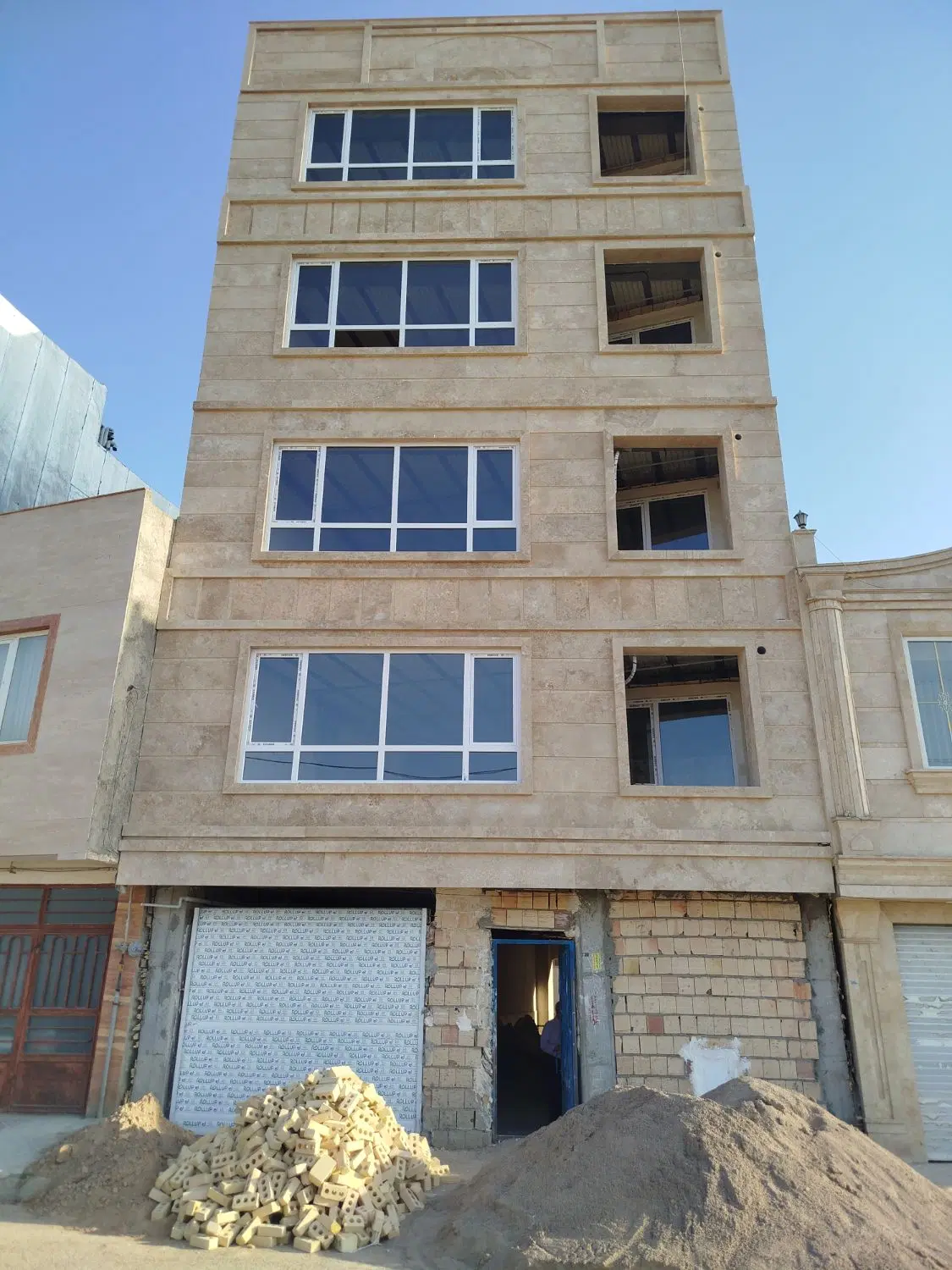 آپارتمان کلید نخورده در آستانه