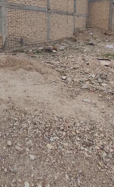 زمین درب حیاط