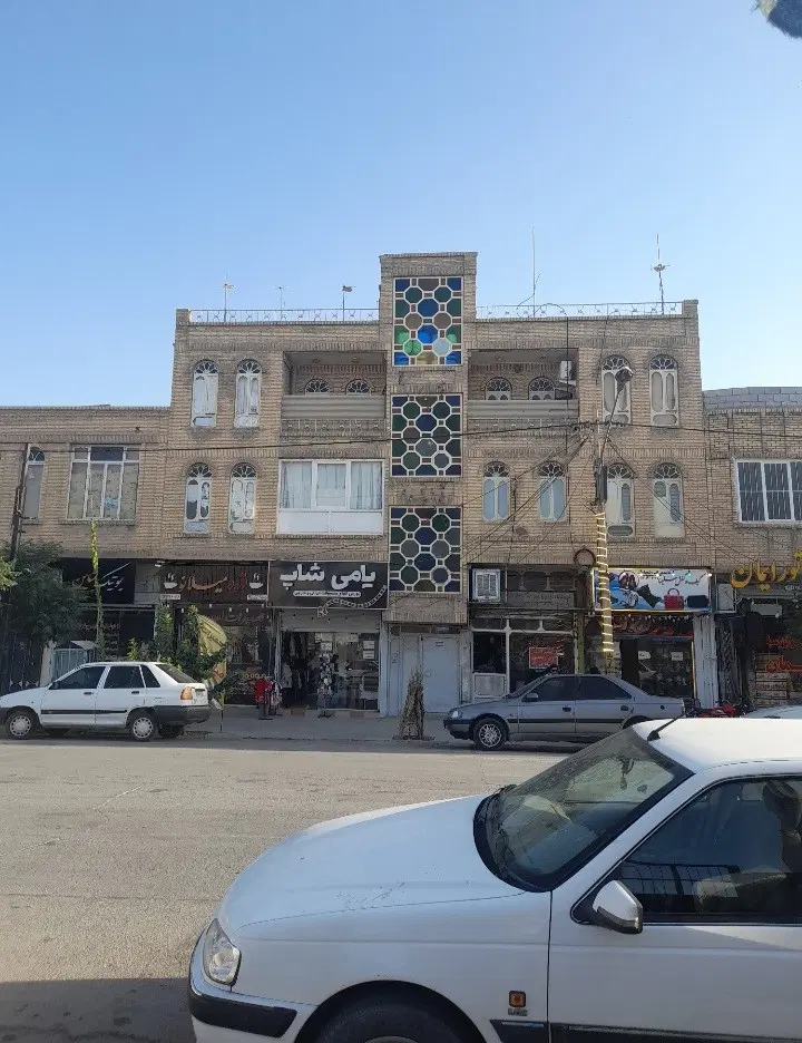 فروش آپارتمان و زمین