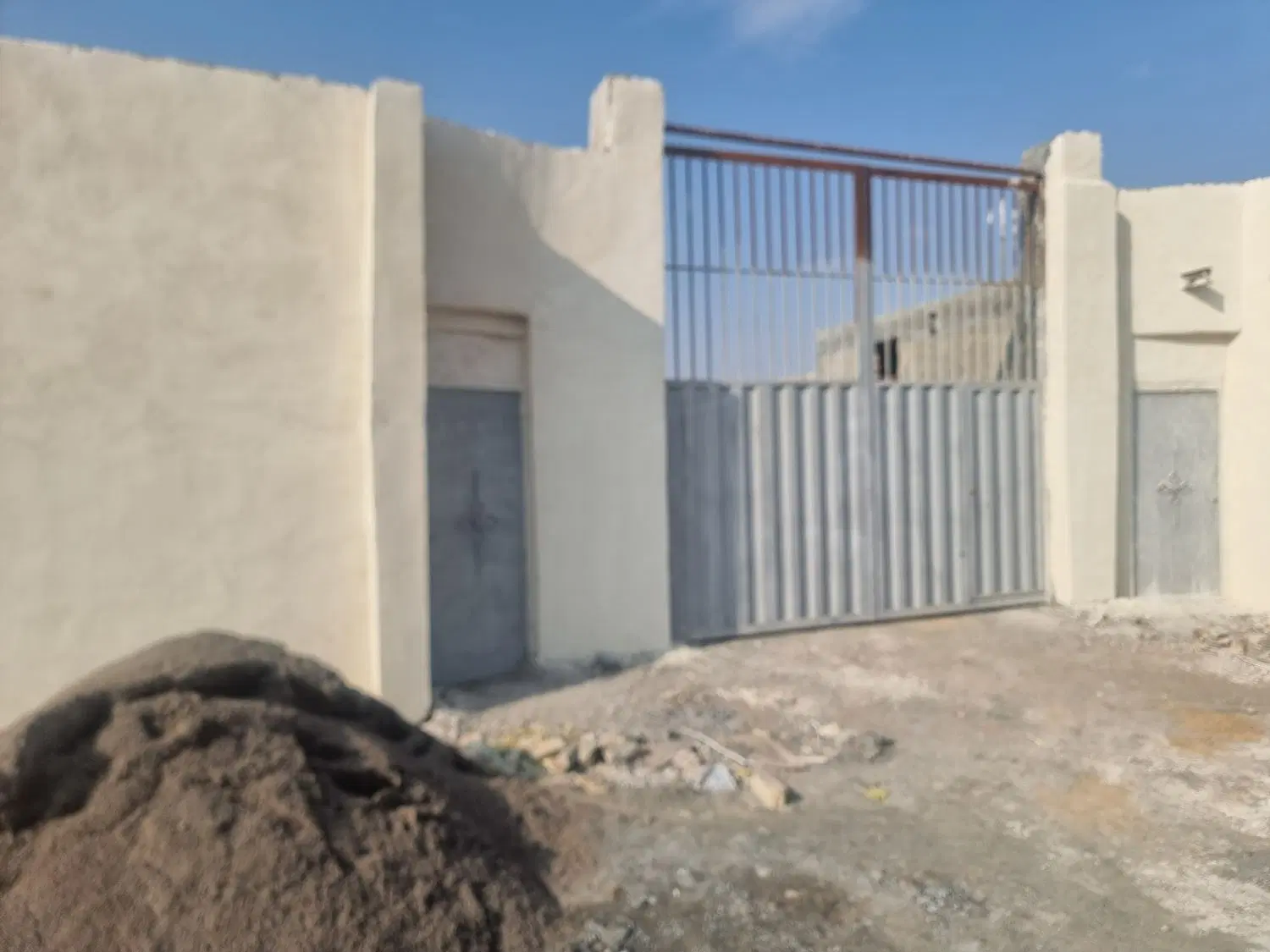 زمین کشاورزی با ساختمان