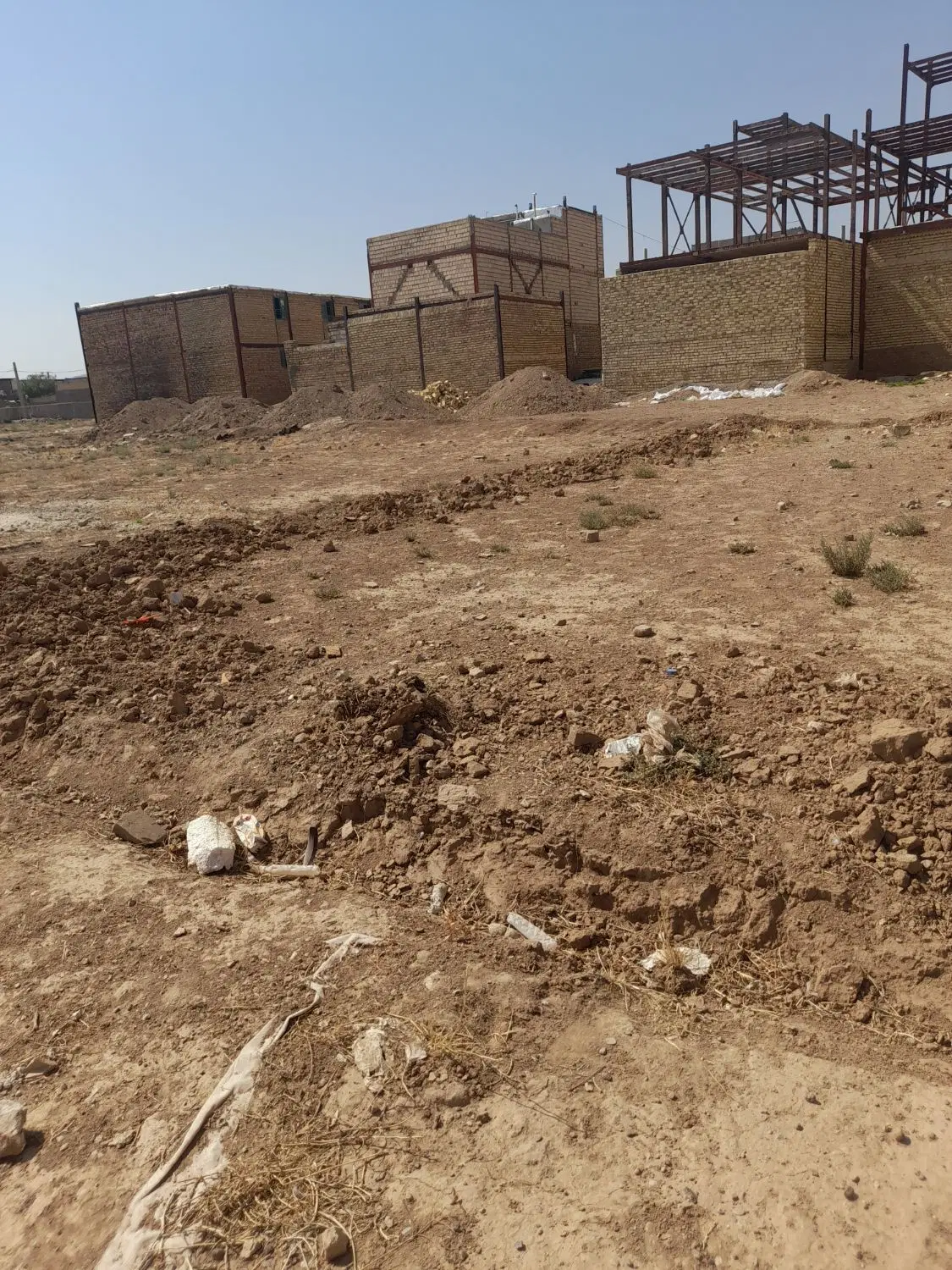 زمین مسکونی دو قواره به مساحت ۱۹۹ متر