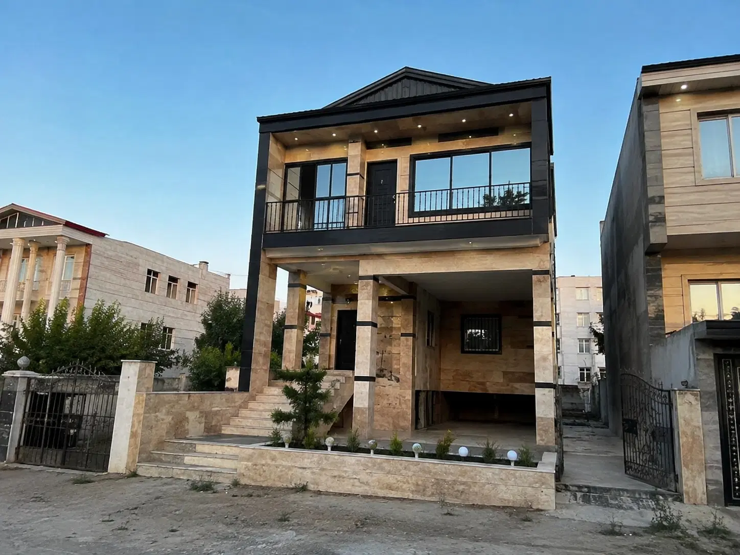 ۱۲۰متر ویلایی کاسبی زیر قیمت بازار فاز ۵ اندیشه